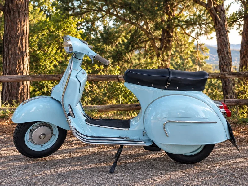 Vespa 150 S de segunda serie de 1966, azul claro