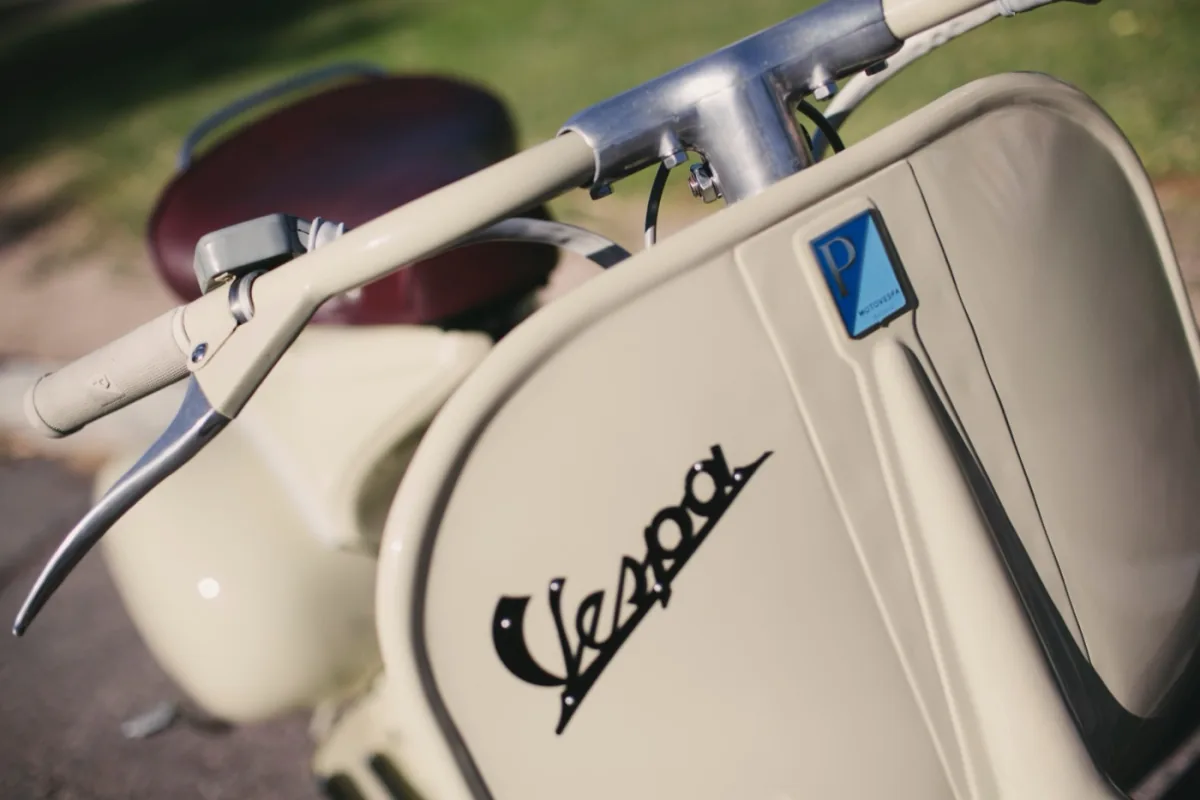 Vespa clásica durante un rodaje audiovisual