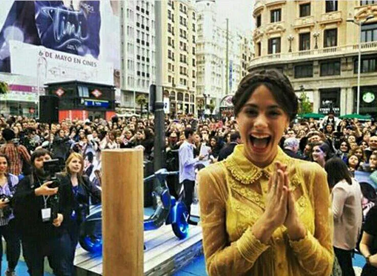 Vehículo clásico durante un evento o presentación