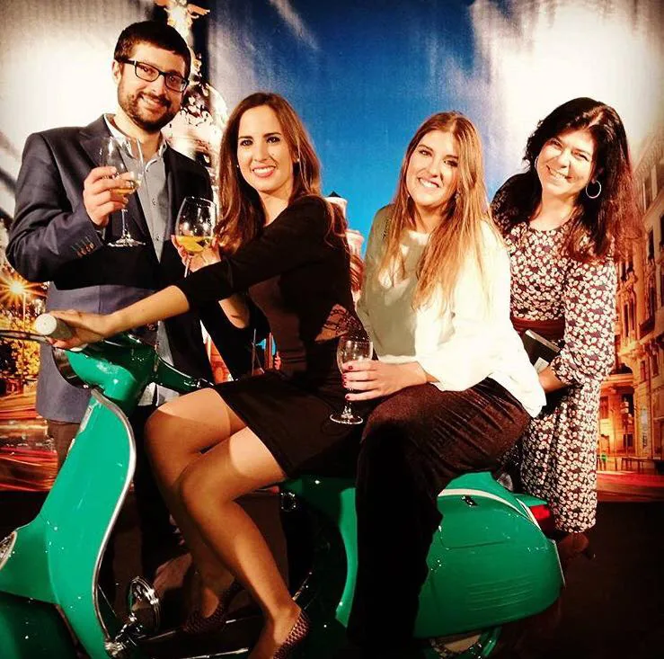 Vehículo clásico durante un evento o presentación